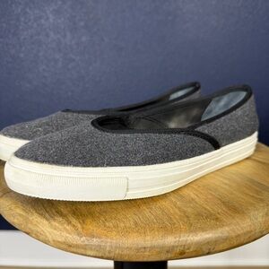 Fuchsia Crossover Gray Sneaker Flats, Size 11